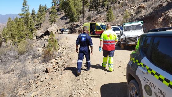 Bil med 5 passasjerer falt 15 meter.