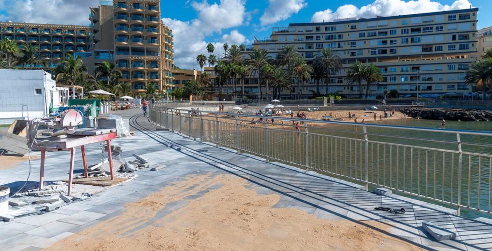 Renovering av strandpromenade i Arguineguín.