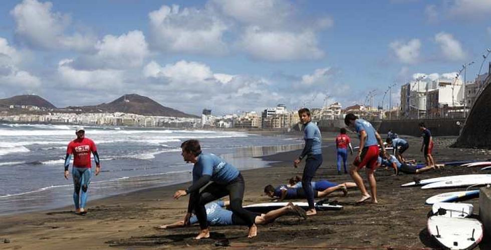 Surfing Canteras